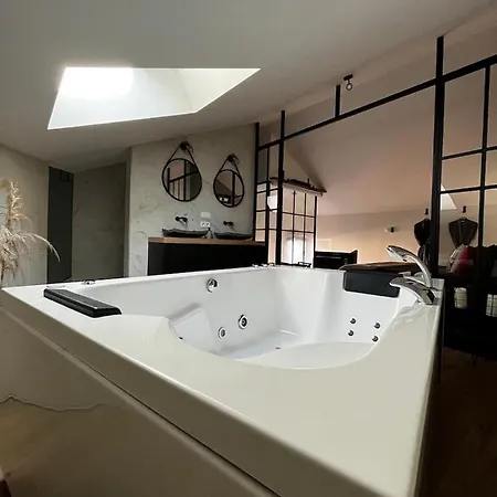 Entre Nous Le Marechal * سوموور