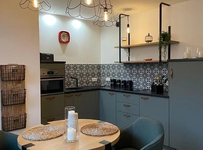 Entre Nous Le Marechal *