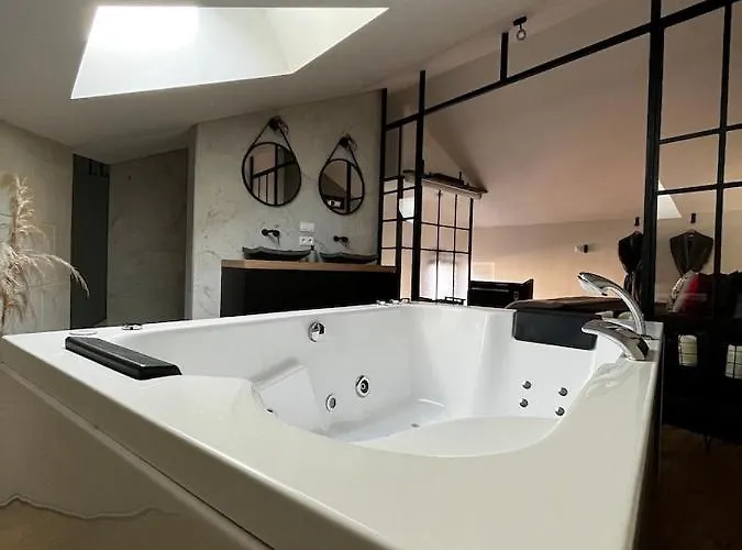 Entre Nous Le Marechal * Saumur