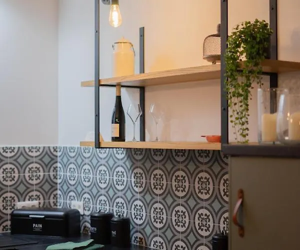 Entre Nous Le Marechal 쏘뮤흐